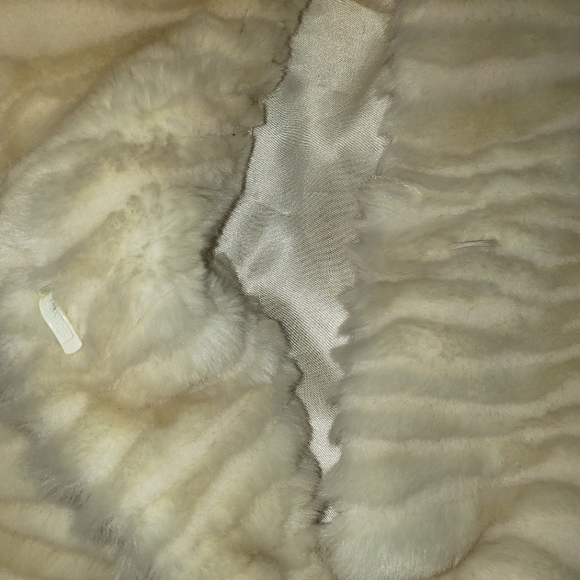 Cream Faux Fur Textured Hooded Jacket Sz Small Button Up Lined Cozy Winter Coat - Picture 8 of 16